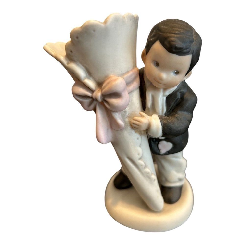 Kim Anderson - Pretty as a Picture Boy‎ with Vase 296090